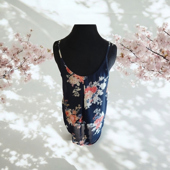 NWOT Stunning Sleeveless Blouse - Picture 4 of 4